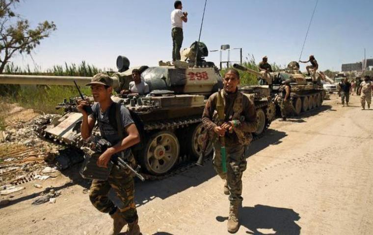 Έξω από την Τρίπολη ο Χαφτάρ: “Είμαστε 10 χιλιόμετρα μακριά από το κέντρο της πόλης”