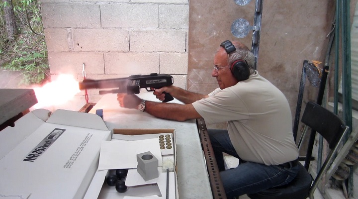 Ποιο είναι το όπλο “Manurhin MR-35 punch gun” που χρησιμοποίησε η ΕΛΑΣ στο Κουκάκι