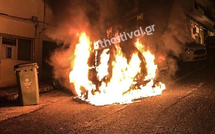Έκαψαν το αυτοκίνητο Τούρκου διπλωμάτη (vid)