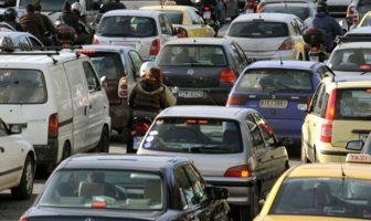 Μποτιλιάρισμα στη λεωφόρο Αθηνών λόγω τροχαίου