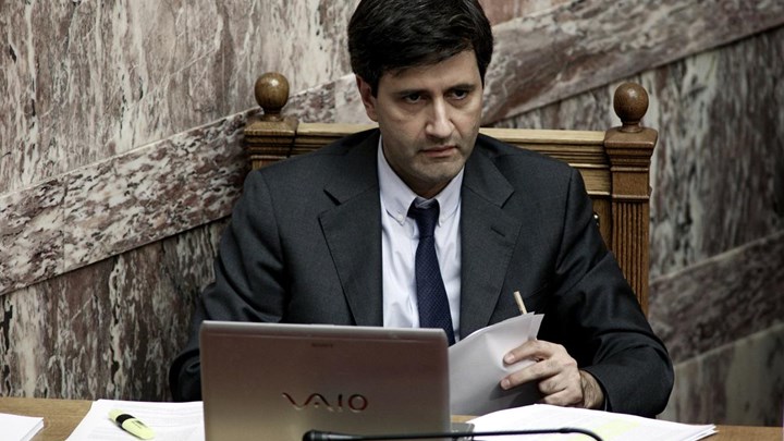 Ο Χουλιαράκης απαντά για το “δημοσιονομικό κενό 0,2%”