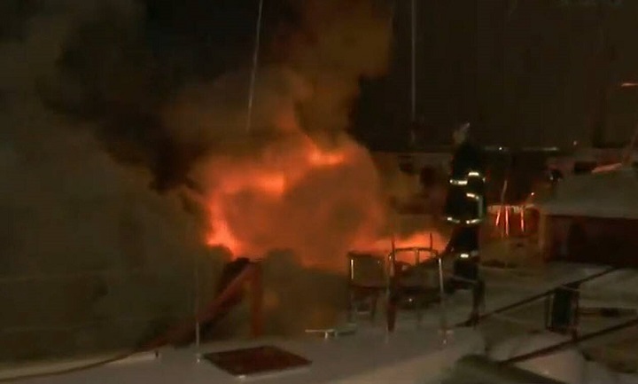 Φωτιά σε σκάφος στην Μαρίνα Αλίμου