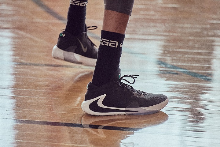 Ο Αντετοκούνμπο χάρισε τα παπούτσια του σε μικρή θαυμάστρια – Η αντίδραση&hellip;