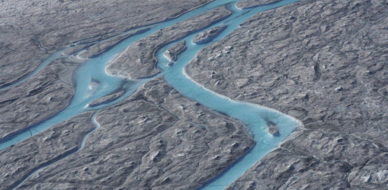 Έρευνα: Η Γροιλανδία μετατρέπεται σε… έρημο – Έχει χάσει 3,8 τρισ. τόνους πάγου
