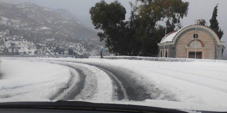 Κρήτη: Οικογένεια εγκλωβίστηκε στα χιόνια