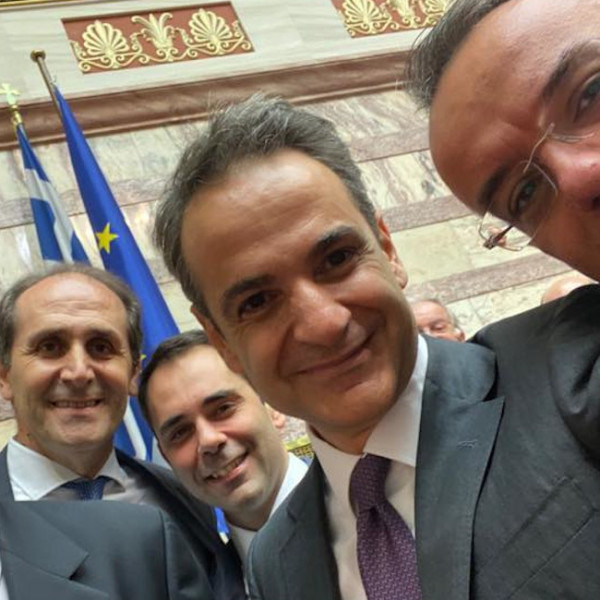 Πως ο “διχασμός στο Ζάππειο” στην ομιλία Μητσοτάκη έγινε…”διχασμός στο Σύνταγμα”- Αιχμή κατά Σαμαρά;
