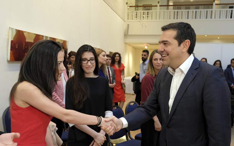 Τσίπρας: Επικοινωνιακό σόου της κυβέρνησης με τους νέους επιστήμονες – Διώχνει 4000 για να πάρει 500