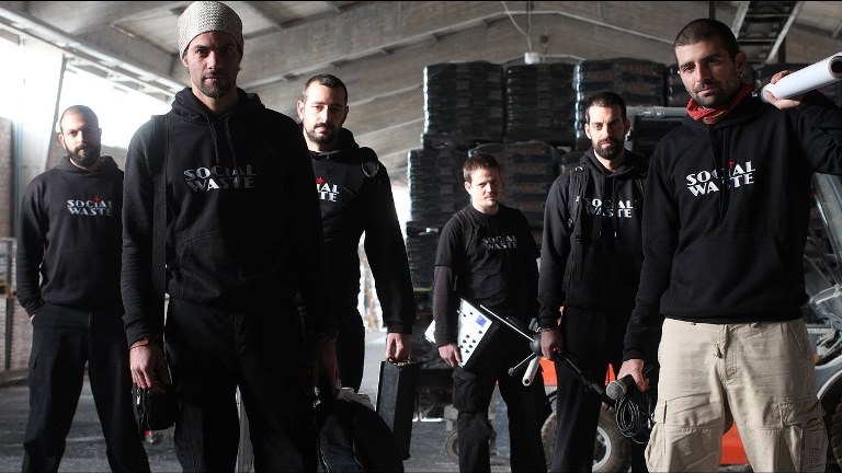 Social Waste: “Ας αφήσουν ήσυχες τις καταλήψεις και ας ψάξουν στις ντουλάπες τους”