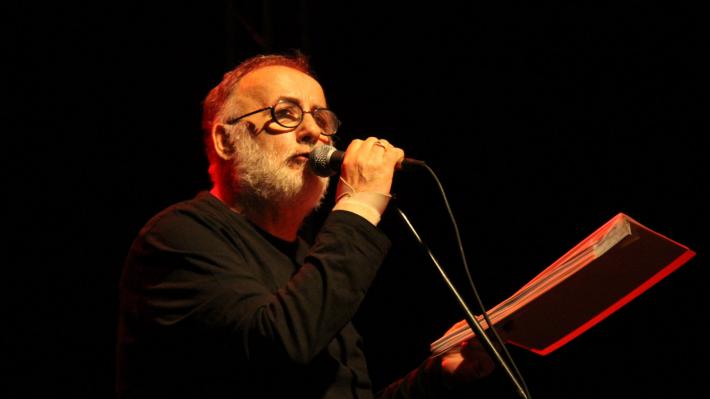 “Είναι που ονειρεύτηκε πως φεύγει για ταξίδια…”- Η Ελλάδα αποχαιρέτησε τον Θάνο Μικρούτσικο