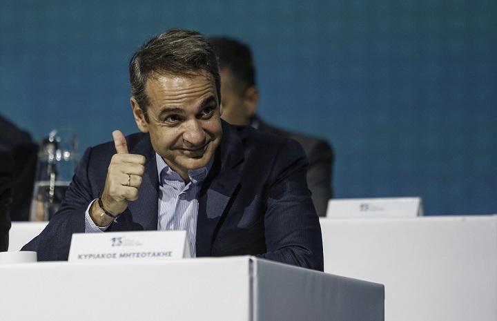 Ο Κυρ. Μητσοτάκης μαζί με τον Σάντεθ είδε από κοντά τον “μάγο” της μπάλας Μέσι (εικόνα, vid)