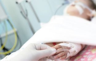 Αγωνία για κοριτσάκι 2,5 ετών – Στην εντατική μετά από σηψαιμικό σοκ