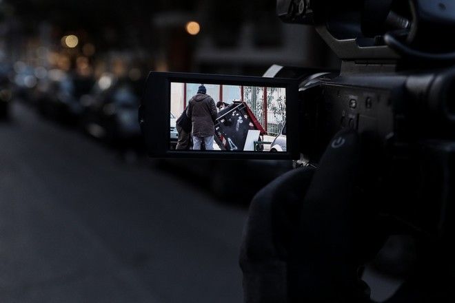 Φρικτό έγκλημα στα Πετράλωνα: 29χρονος φέρεται να τεμάχισε τον νονό του – Ψάχνουν στους κάδους οι αρχές