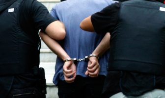 Συνελήφθησαν δύο άτομα καθώς έβαζαν γκαζάκια στο σπίτι του πρώην υπουργού Δημήτρη Σταμάτη