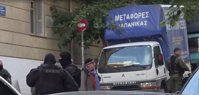 Τα ΜΑΤ στα Εξάρχεια – Νέα επιχείρηση μετά τα χθεσινά επεισόδια, έκλεισαν&hellip;