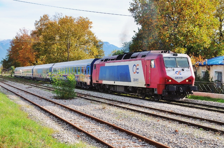 Κινέτα: Εντόπισαν τεράστιο κρατήρα κάτω από τις σιδηροδρομικές γραμμές