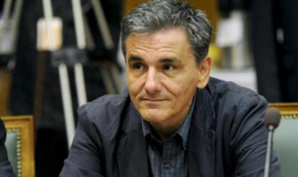 Ευ. Τσακαλώτος: Η οικονομία και η κοινωνία δεν αντέχουν την επικοινωνιακή προσήλωση των αρίστων επιτελικών