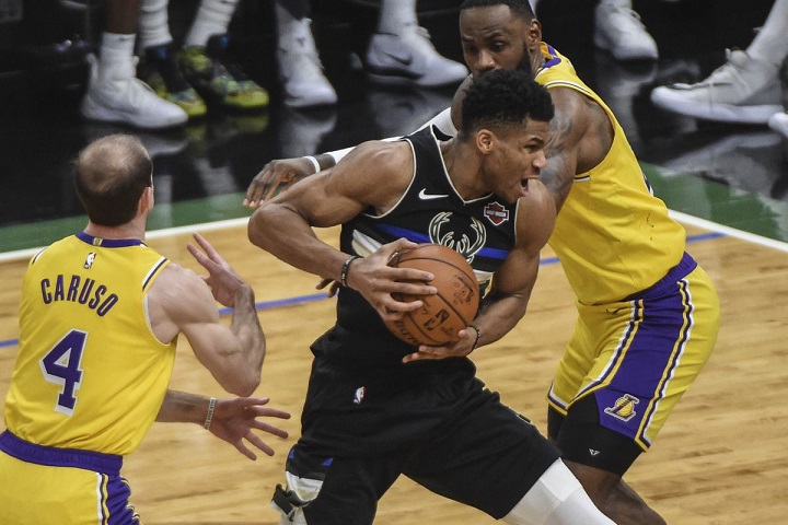 Αντετοκούνμπο Vs Λεμπρόν Τζέιμς… η μεγάλη κόντρα έβγαλε νικητές τον Γιάννη και&hellip;