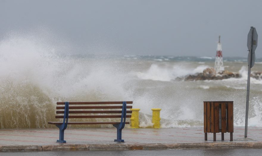 Σε ισχύ έως τις 10 το απαγορευτικό απόπλου από τα λιμάνια