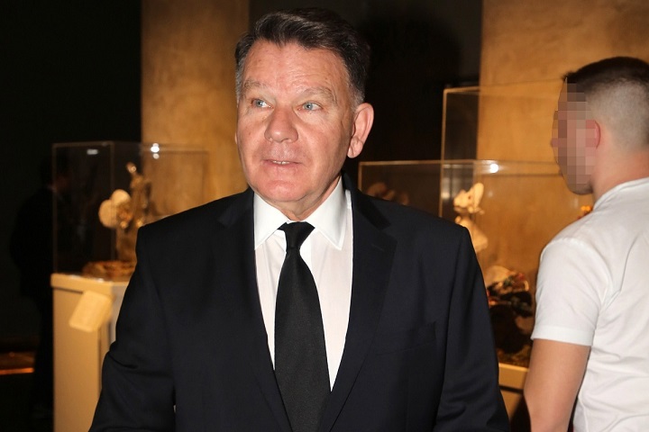 Ξύλο με Κούγια και άγνωστο άνδρα σε νυχτερινό κέντρο (vid)