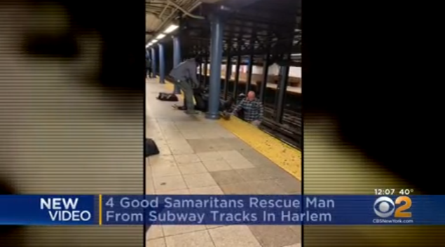 Τέσσερις “ήρωες” έσωσαν άνδρα που έπεσε στις ράγες του μετρό (vid)
