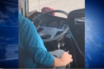 Οδηγός λεωφορείου με 50 επιβάτες κάπνιζε και μιλούσε στο κινητό καθ’ όλη τη διάρκεια της διαδρομής (vid)