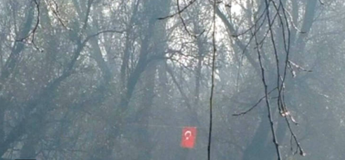 Ύψωσαν τουρκική σημαία σε ελληνική νησίδα στον ‘Εβρο (εικόνα)