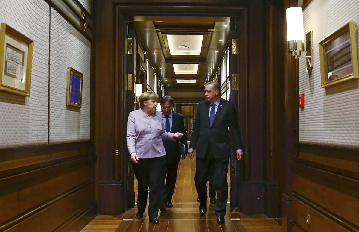 Γερμανικά ΜΜΕ: Ο Ερντογάν έχει στο χέρι την Μέρκελ και την εκβιάζει λόγω&hellip;