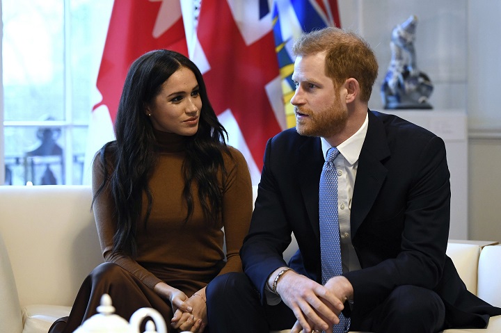Megxit: Η Μαρκλ έφυγε και άφησε τον Χάρι να βγάλει τα κάστανα από&hellip;