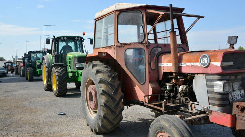 Στους δρόμους οι αγρότες- Συμβολικός αποκλεισμός του δρόμου Λάρισας – Κοζάνης