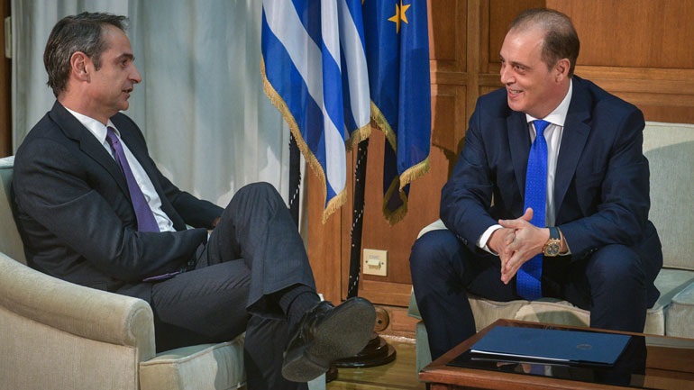 Βελόπουλος σε Μητσοτάκη: “Η υπόθεση σηκώνει τσιγάρο”