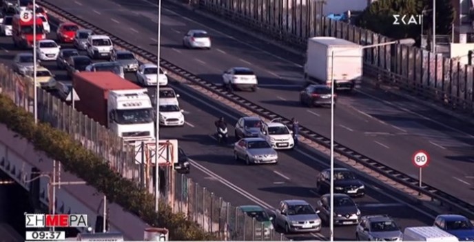 ΚΙΝΗΣΗ ΤΩΡΑ – Μεγάλο μποτιλιάρισμα στον Κηφισό λόγω τροχαίου