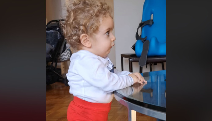 Ο Παναγιώτης – Ραφαήλ στέκεται όρθιος στα πόδια του- Έγινε το θαύμα λένε&hellip;