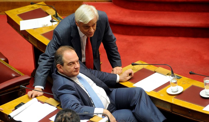 Άγνωστο παρασκήνιο: Πώς ο Πρ. Παυλόπουλος έπεισε τον Καραμανλή να μιλήσει με τον&hellip;