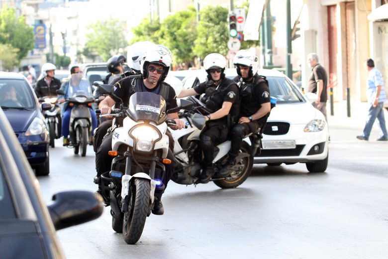 Συμπλοκή αστυνομικών- αντιεξουσιαστών στην Πατησίων