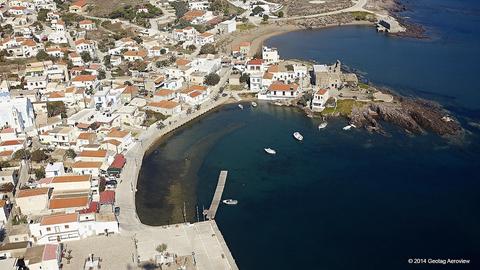 Θρίλερ στα Ψαρά με ναυτικό να επιπλέει νεκρός στο λιμάνι