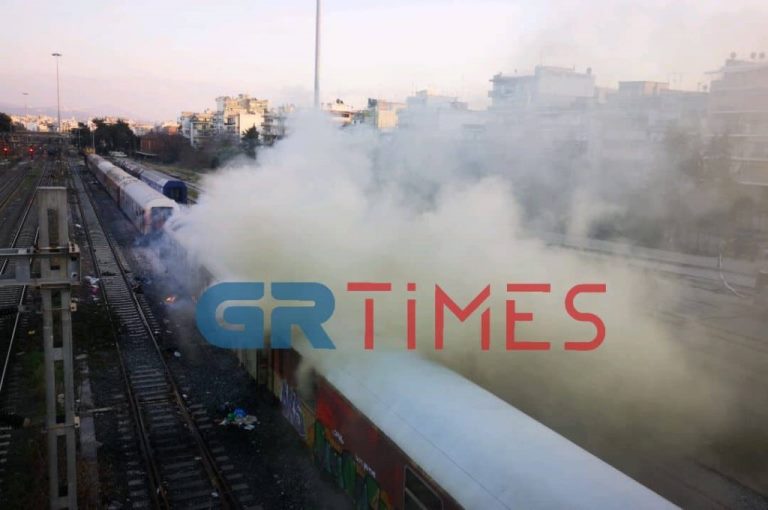 Φωτιά σε βαγόνια του ΟΣΕ στη Θεσσαλονίκη (vid)