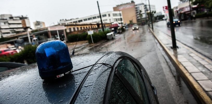 Έφοδος της δίωξης ναρκωτικών σε σπίτι γνωστού εργολάβου