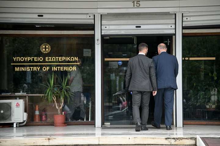 Διαφωνίες βουλευτών για τα κλειστά κέντρα στη σύσκεψη για το προσφυγικό