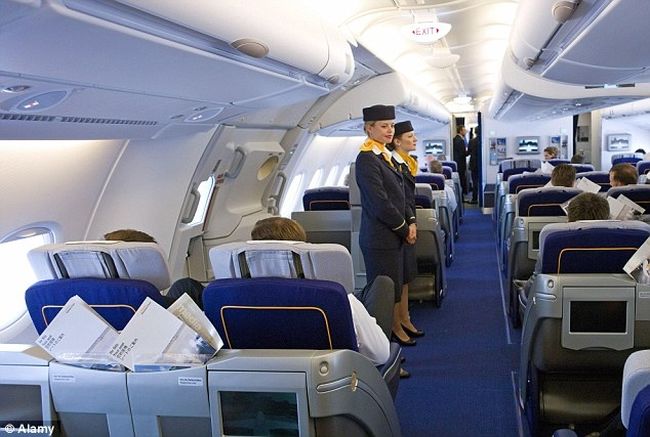 Χειροπέδες σε επιβάτη πτήσης στη Θεσσαλονίκη – Κάπνιζε στην τουαλέτα του αεροσκάφους