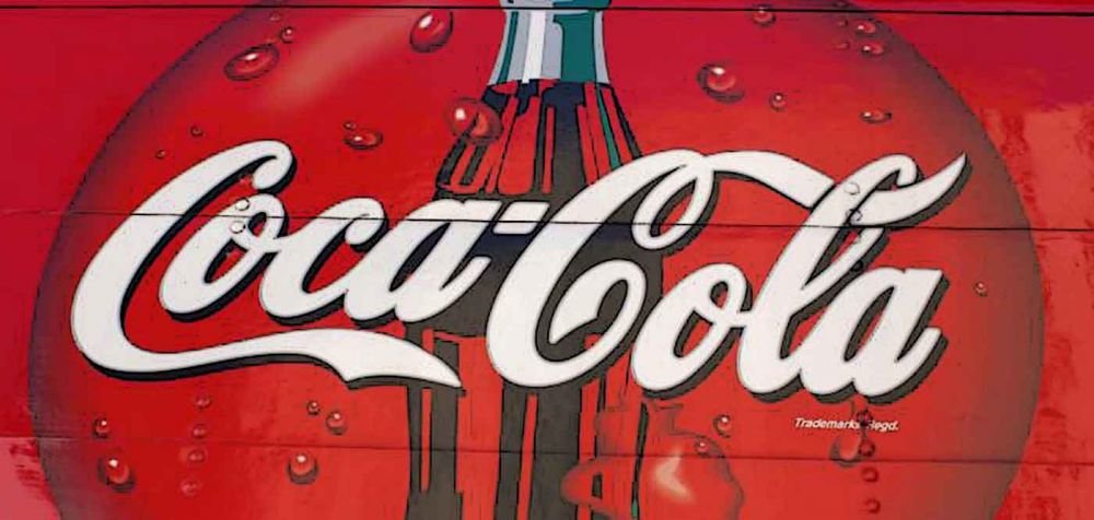 Η Coca Cola “εκμεταλλεύεται” την εκλογή της νέας Προέδρου της Δημοκρατίας – Δείτε το βίντεο