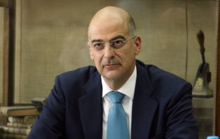 Δένδιας για Ημέρα Μνήμης Ολοκαυτώματος: Ανάγκη να μην ξεχάσουμε