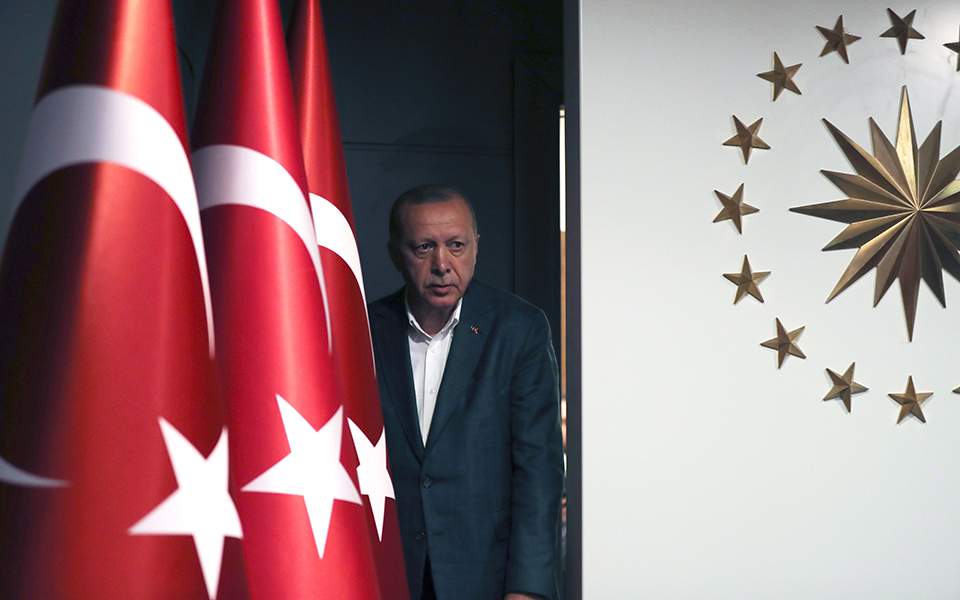 Εθνικές ψευδαισθήσεις, έλλειμμα στρατηγικής για την Τουρκία…