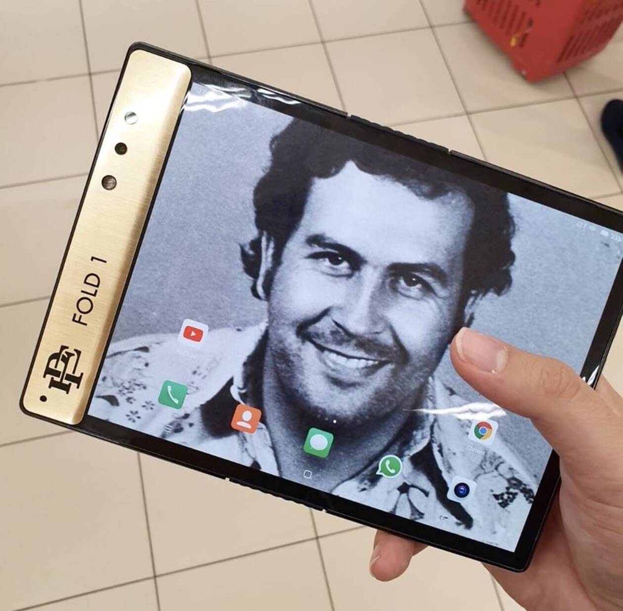 Ο αδελφός του Εσκομπάρ λανσάρει ένα νέο smartphone