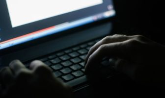 Μπλόκο στο «κατέβασμα» ταινιών – Κλείνουν πασίγνωστες ελληνικές ιστοσελίδες