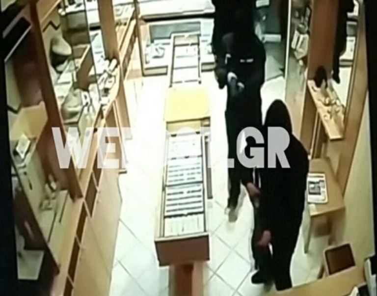 Δείτε καρέ – καρέ ληστεία σε κοσμηματοπωλείο στη Θεσσαλονίκη (vid)