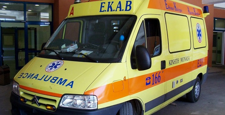 Τραγωδία στην παραλιακή – Αυτοκίνητο παρέσυρε ζευγάρι ηλικιωμένων