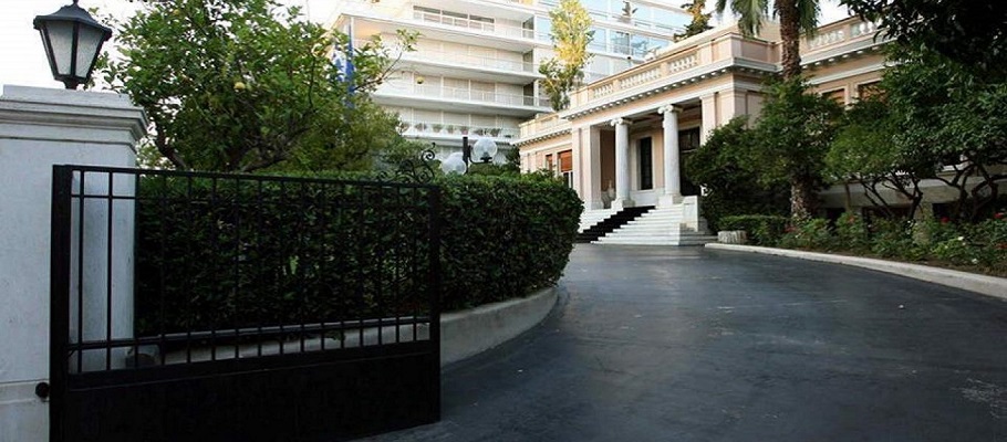 Δυσαρέσκεια στο Μαξίμου για τον Λ. Αυγενάκη αν και προς το παρόν τον&hellip;