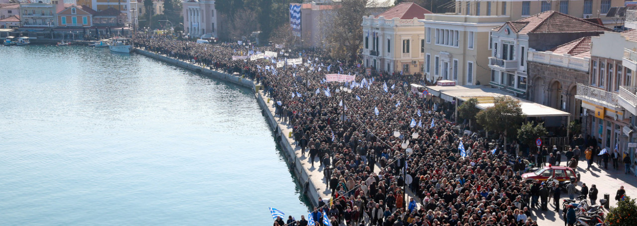 Υπό “πολιτική πολιορκία” το Μαξίμου για το μεταναστευτικό- Δήμαρχοι και περιφερειάρχες στην Αθήνα μετά τις μαζικές διαδηλώσεις στα νησιά