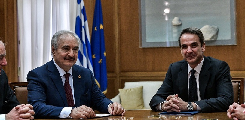 Συνάντηση Μητσοτάκη με Χάφταρ – “Ήρθαμε να συζητήσουμε για την ειρήνη”