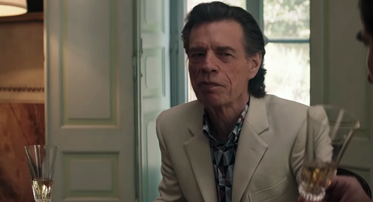 Ο Μικ Τζάγκερ στον ρόλο ενός σατανικού εμπόρου έργων τέχνης (vid)